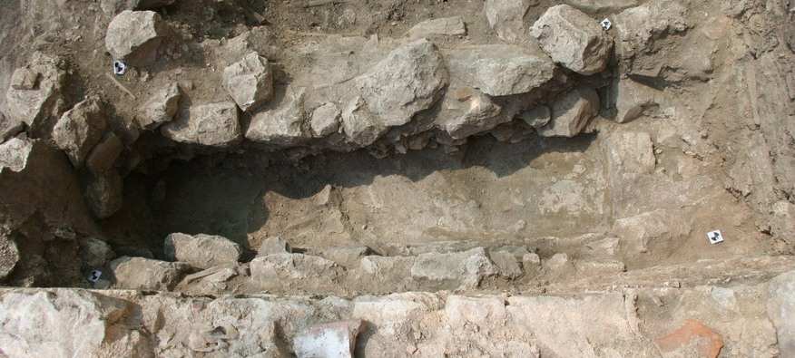 Arheološki nalazi: grobovi